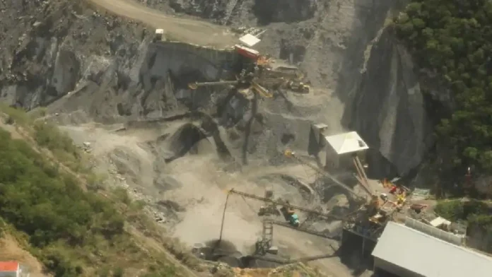 Mueren dos trabajadores tras un derrumbe en Allende, Nuevo León