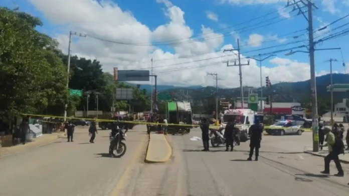 Adultos mayores mueren tras ser atropellados por un camión de basura en Oaxaca