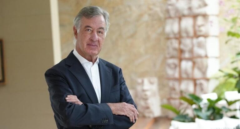 Fernando Chico Pardo, propietario del aeropuerto de Cancún, adquiere 25 por ciento de Banamex, confirmó la institución.