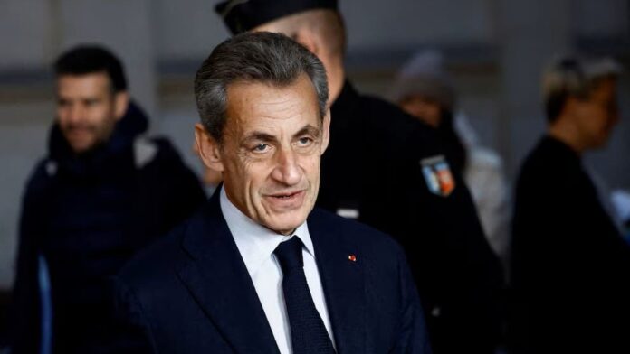 Condenan a expresidente de Francia Nicolas Sarkozy a cinco años de prisión por asociación ilícita