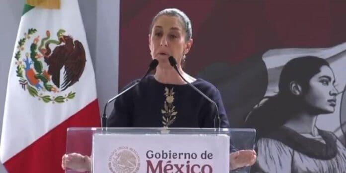 Amaga Claudia Sheinbaum con irse de evento tras múltiples abucheos en Jalisco, pese a que no eran contra ella, sino contra el gobernador.