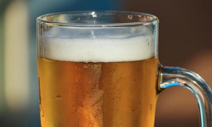 Conoce las cinco marcas de cerveza que contienen más azúcar que un refresco en México. Te vas a sorprender.