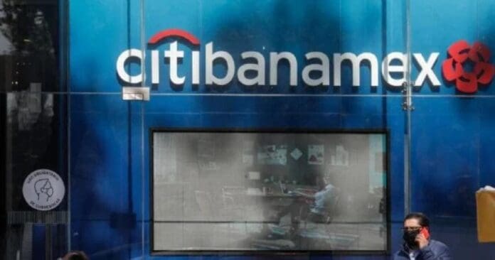 Germán Larrea, dueño de Cinemex, quiere adquirir el 100 por ciento de Banamex. Habrá que ver qué pasa con su propuesta.
