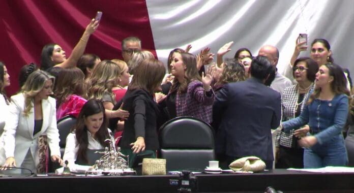 Diputados de Morena y el PAN se agarran a golpes por el conflicto entre Israel y Palestina. Según ambos pedían la paz.