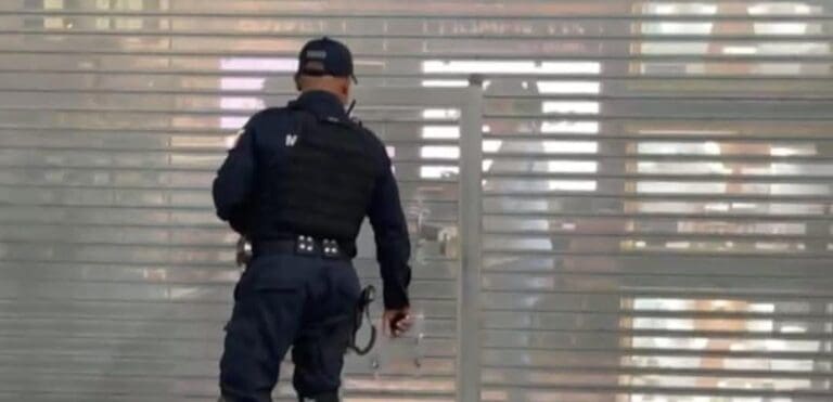 Se consuma el robo a joyería Bizzarro en Plaza Las Américas de Cancún; hace unos días los ladrones fallaron.