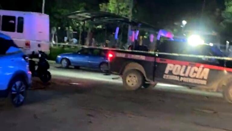 Detienen a presuntos responsables del robo a joyería en Plaza Las Américas de Cancún. Fueron ubicados en Casas del Mar.