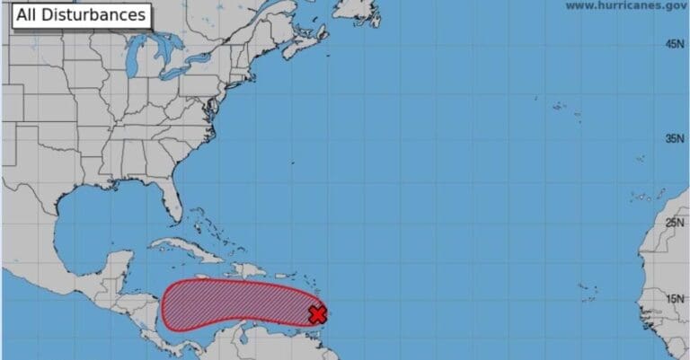 Una zona de baja presión aumenta su probabilidad de desarrollo ciclónico; está a 2 mil 860 km de Quintana Roo.