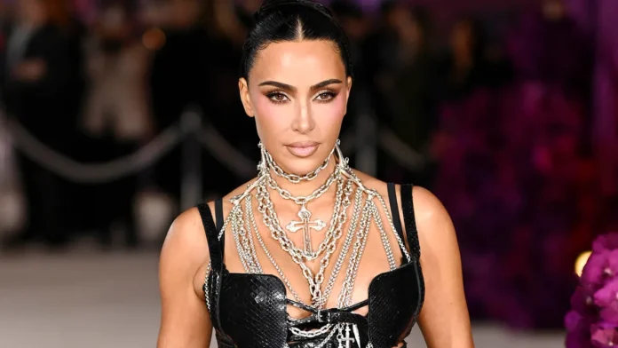 Kim Kardashian revela que el estrés por su divorcio con Kanye West le causó un aneurisma cerebral Kim Kardashian revela que el estrés por su divorcio con Kanye West le causó un aneurisma cerebral