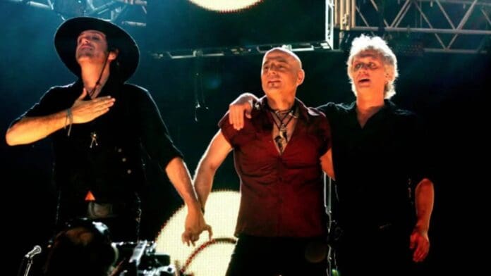 Soda Stereo en México Anuncian gira de conciertos de Soda Stereo en México; fans critican que se recree a Gustavo Cerati con un holograma