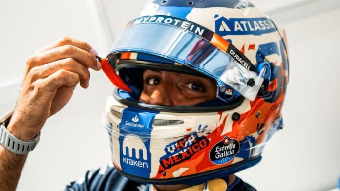 Carlos Sainz sorprende con casco inspirado en el chile y en la lucha libre para el GP de México Video: Carlos Sainz sorprende con casco inspirado en el chile y en la lucha libre para el GP de México