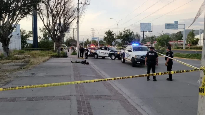 Conductor mata a sujeto que le arrojó piedras a su auto en León, Guanajuato Conductor mata a sujeto que le arrojó piedras a su auto en León, Guanajuato
