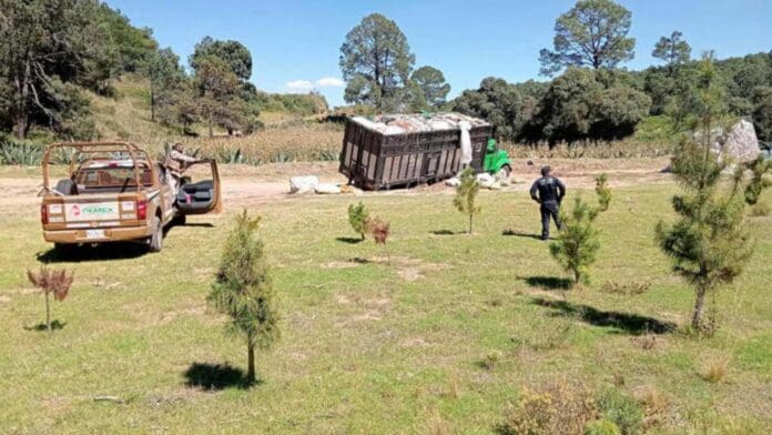 Gas LP_Tlaxcala Encuentran dos pipas de gas LP abandonadas en Tlaxcala; estaban camufladas con material reciclado