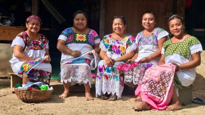 Artesanas Xpichil_FCP Artesanas de X-Pichil en Felipe Carrillo Puerto hacen historia al participar en gala de Vogue México