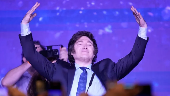 Javier Milei se impone en las elecciones legislativas de Argentina con más del 40% de los votos Javier Milei se impone en las elecciones legislativas de Argentina con más del 40% de los votos