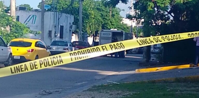 Hallan sin vida a un sujeto en las calles de la Región 93 de Cancún. Al parecer estaba ahí desde el domingo.