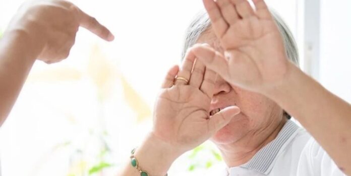 Sujeto agrede a adulta mayor y a su perrita en Pozo Bravo Sur, Aguascalientes Video: Sujeto agrede a adulta mayor y a su perrita en Pozo Bravo Sur, Aguascalientes