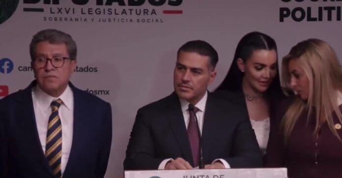 Video Diputadas se pelean por estar cerca de Garcia Harfuch Monreal las llama las Batichicas Diputadas se pelean por estar cerca de García Harfuch; Monreal las llama las