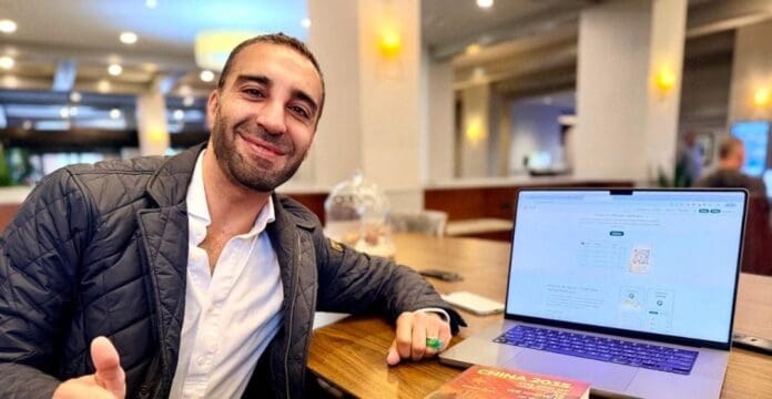 Informan que detuvieron a Simón Levy en Portugal; él responde en redes que está bien, pero que lo quisieron matar.