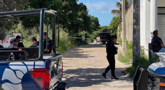 Encuentran un cuerpo en la Region 244 de Cancun Encuentran un cuerpo en la Región 244 de Cancún. Hasta el momento se desconoce si se trata de un hombre o una mujer.