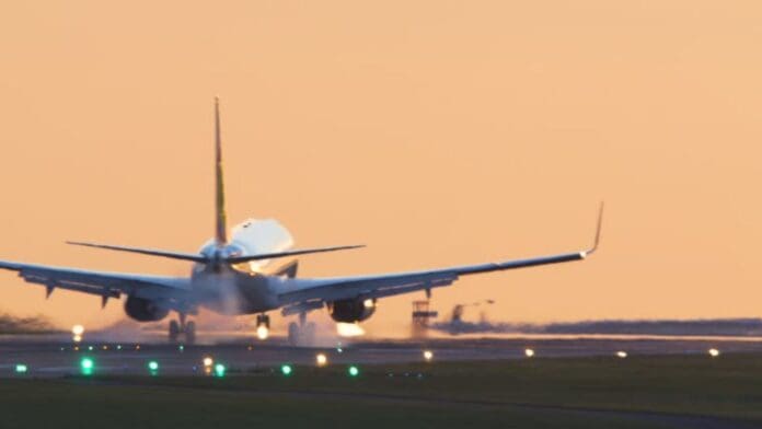 Aterrizaje Forzoso_Archivo Avión que salió de Cancún a Nueva Jersey aterriza de emergencia en Florida, Estados Unidos; hay tres heridos