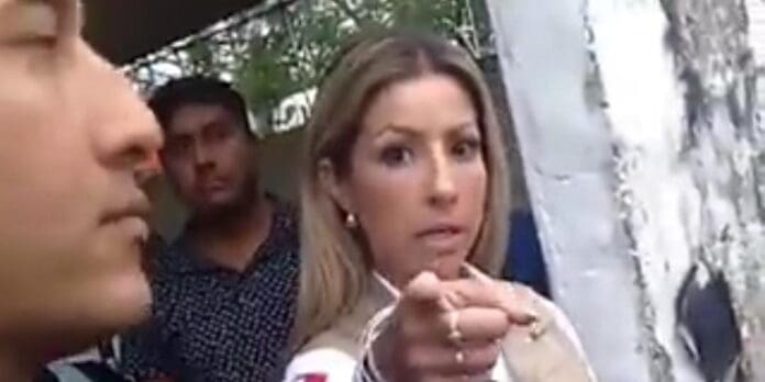 Video Exhiben a delegada del Bienestar por tratar con prepotencia a damnificados en San Luis Potosi Exhiben a una delegada del Bienestar por tratar con prepotencia a damnificados en la Huasteca en San Luis Potosí.