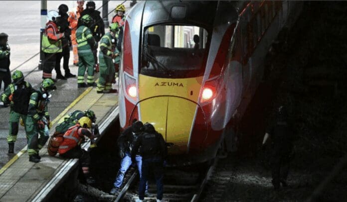 Ataque con arma blanca en tren de Cambridge, Inglaterra, deja 10 hospitalizados; nueve en estado crítico