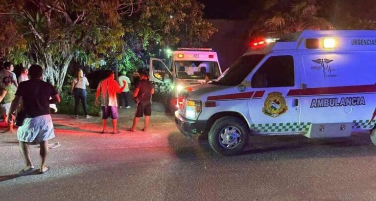 Asesinan a dos menores en Villas Otoch Paraíso en Cancún; ataque sería por disputas de narcomenudistas rivales.
