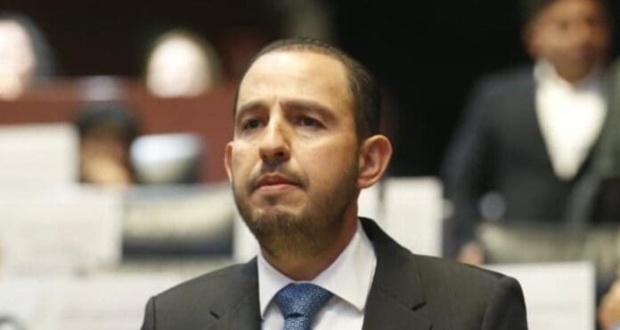 Marko Cortés, actual senador y que fuera presidente del PAN, compró un departamento de 565 mil euros de contado.