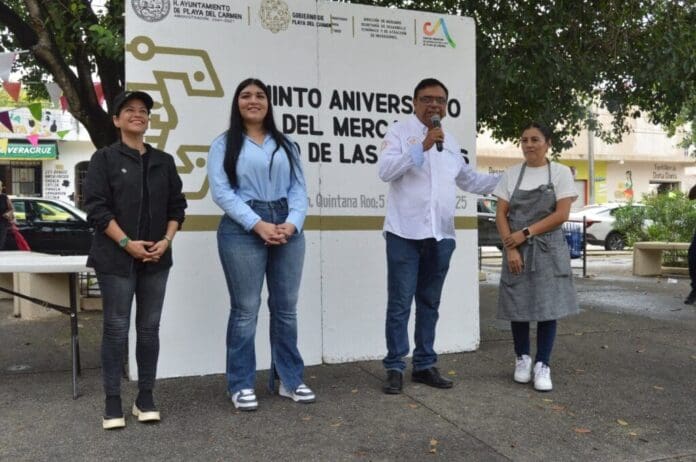 Celebran el 5to. Aniversario del Mercado Mundo de las Piñatas en Playa del Carmen