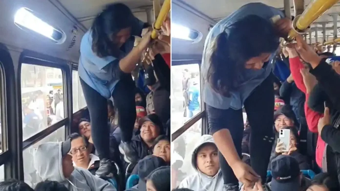 Mujer pasa por encima de pasajeros para cobrarles en transporte público de Lima, Perú