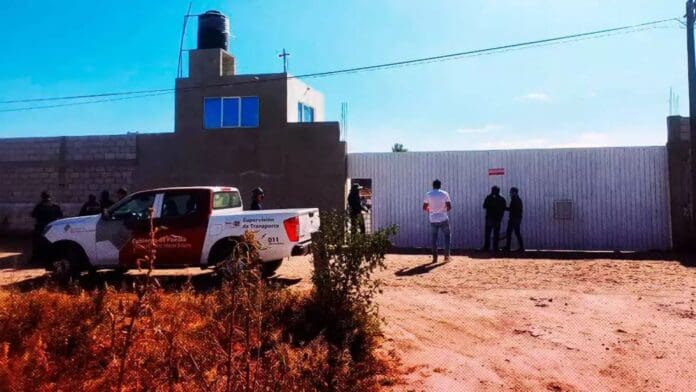 Aseguran predio en Tecamachalco, Puebla; ofrecían renta de grúas pero tenían vehículos robados y vendían droga