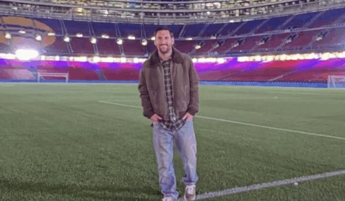 Lionel Messi sorprende con una visita nocturna al Camp Nou en Barcelona, España