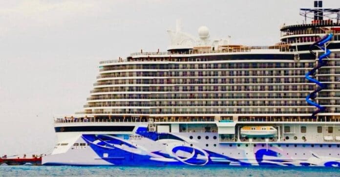 El secretario Bernardo Cueto Riestra anuncia la creación de la Comisión de Turismo de Cruceros de la Asetur.