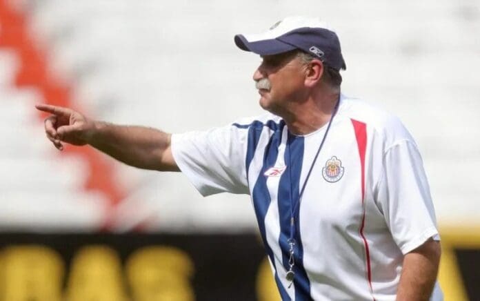 Muere Xabier Azkargorta, extécnico de Chivas en 2005, a los 72 años