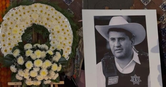 Hallan sin vida a dos jóvenes presuntamente relacionados con asesinato de Carlos Manzo. Uno de ellos tenía 16 años de edad.