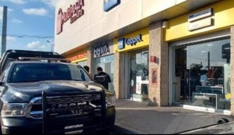 Intentan robar en la tienda Coppel de la avenida Lakin de Cancún. El sujeto fue descubierto antes de que huyera.