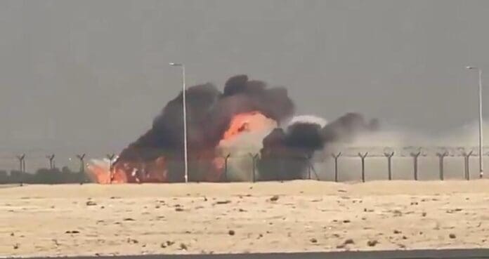 Fallece un piloto tras estrellarse un avión de combate en vuelo de exhibición en Dubái. Era de las Fuerzas Armadas de la India.