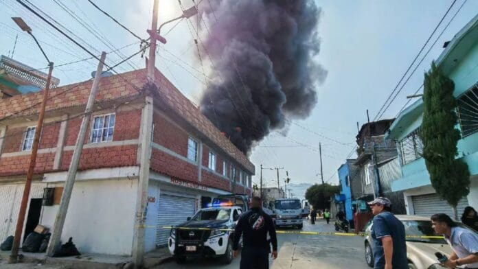 Se incendia bodega de polímeros en Ecatepec, Edomex; pertenece a un organismo del gobierno municipal