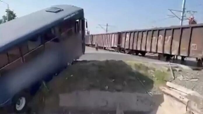 Video: Camión es embestido por un tren de carga en Tlajomulco de Zúñiga, Jalisco