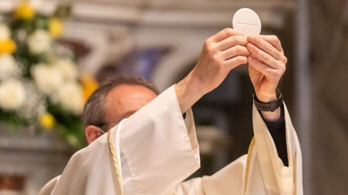 Investigan a sacerdote de Tampico, Tamaulipas por presunto abuso sexual de menor en Chicago