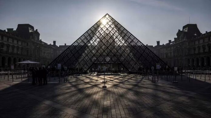 Subirán precio de entradas al Museo del Louvre en París para reforzar seguridad en 2026