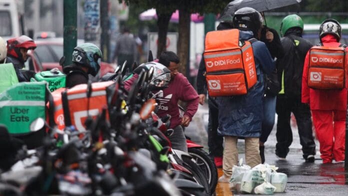 Avala Suprema Corte cobrar impuesto a plataformas de entrega por aplicación por usar infraestructura urbana en CDMX