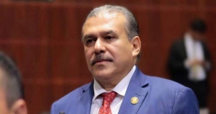 Video: Diputado ebrio del PT causó destrozos por más de 300 mil pesos en una plaza en Metepec, Edomex. Qué tal.