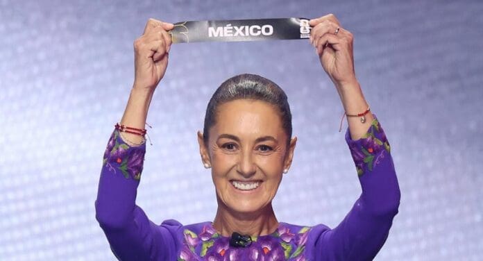 Acude Claudia Sheinbaum Pardo al sorteo del Mundial 2026; además Donald Trump recibió un premio de la FIFA.