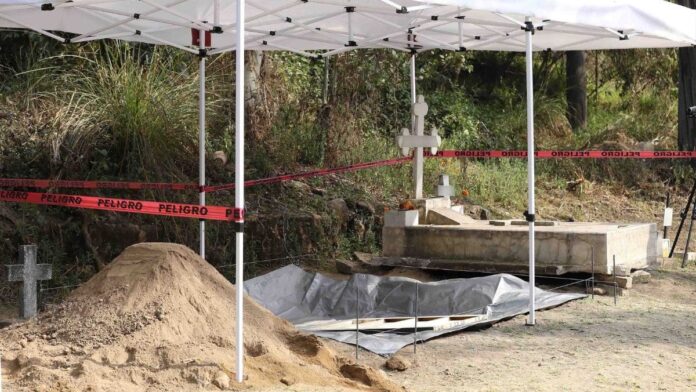 Encuentran 23 cuerpos en una fosa común en panteón de la Miguel Hidalgo, CDMX