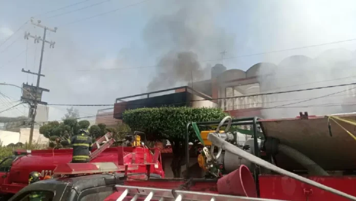 Reportan tres heridos tras explosión en una vivienda en Gustavo A. Madero, Cdmx
