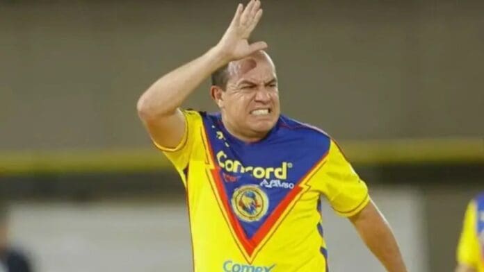 Video: Cuauhtémoc Blanco golpea en el rostro a portero de Chivas en juego de leyendas en Texas, Estados Unidos