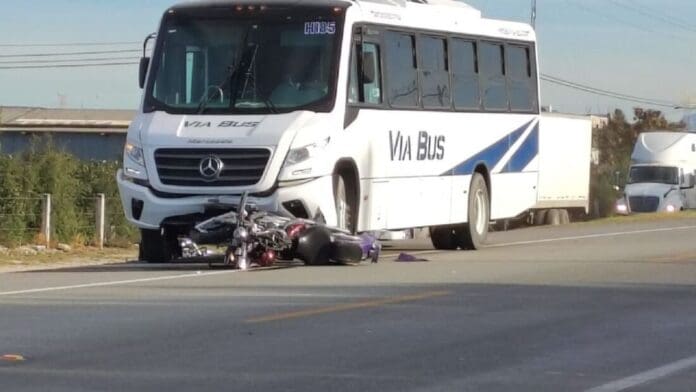 Motociclista muere arrollado por múltiples vehículos en Nuevo León