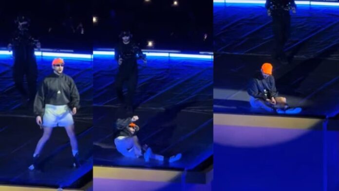 Video: Bad Bunny sufre caída durante su primer concierto en el Estadio GNP Seguros