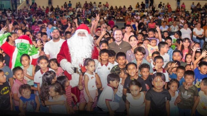 En territorio Fernando Muñoz celebra la navidad rodeado de cientos de playenses